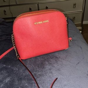 MK cross body color is Coral